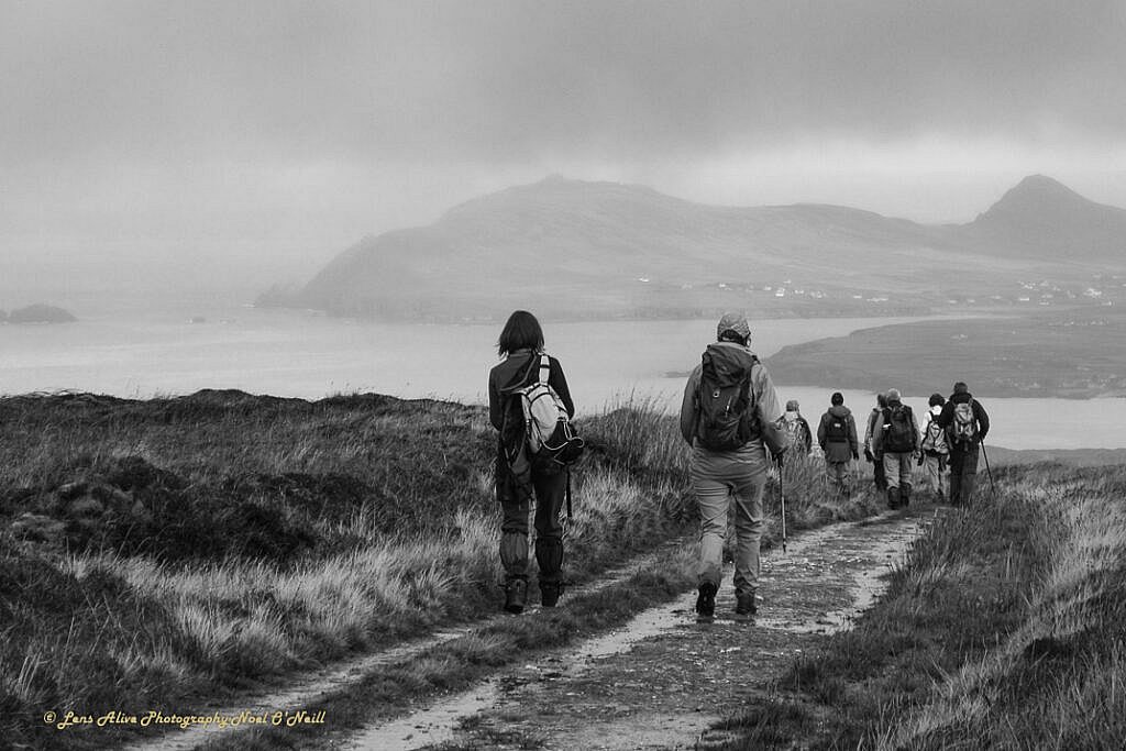 Beautiful landscape view on hillwalking route Loch Shliabh an Iolair - Sliabh an Iolair - Fán