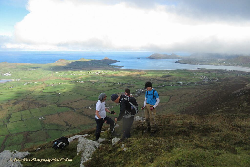 Beautiful landscape view on hillwalking route Loch Shliabh an Iolair - Sliabh an Iolair - Fán