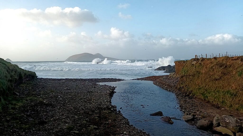 Beautiful landscape view on hillwalking route Dún Chaoin Loop & Cruach Mharthain